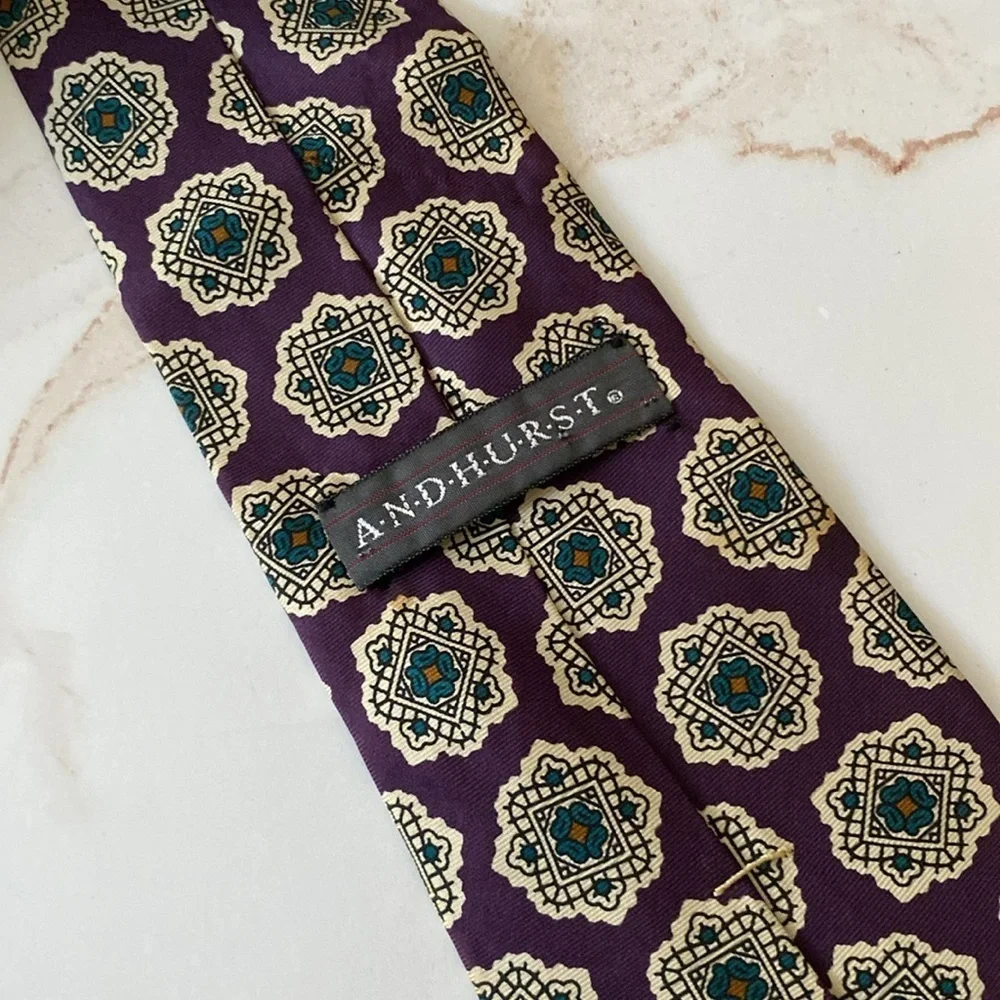 Elegant Floral Patterned Tie